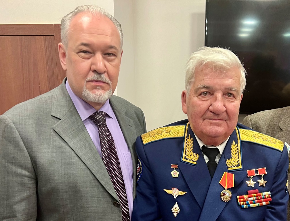 Необходимо добиваться возрождения лидерства России в космосе