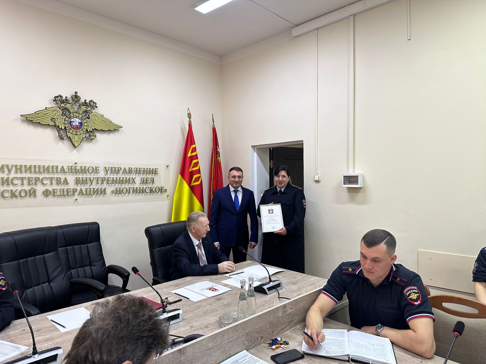 По поручению депутата Мособлдумы Марка Черемисова передали награды Московской областной Думы сотрудникам МУ МВД России «Ногинское».