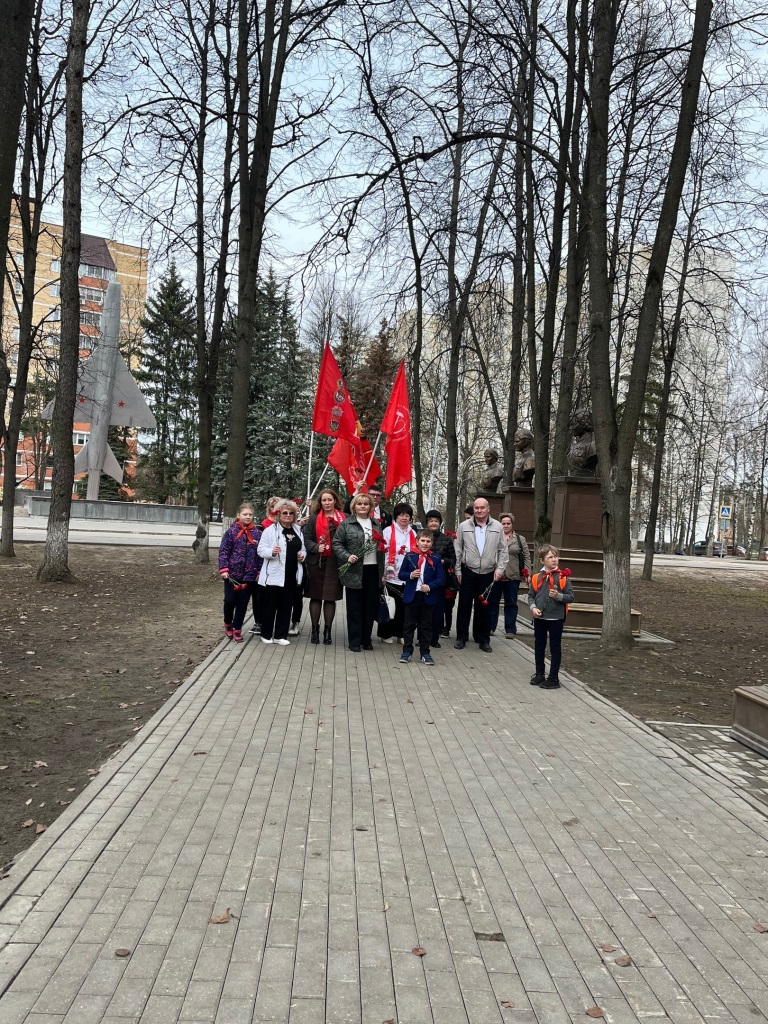В Щёлково прошло торжественное мероприятие, с возложением цветов к памятнику Ю.А. Гагарина посвященное Международному дню авиации и космонавтики