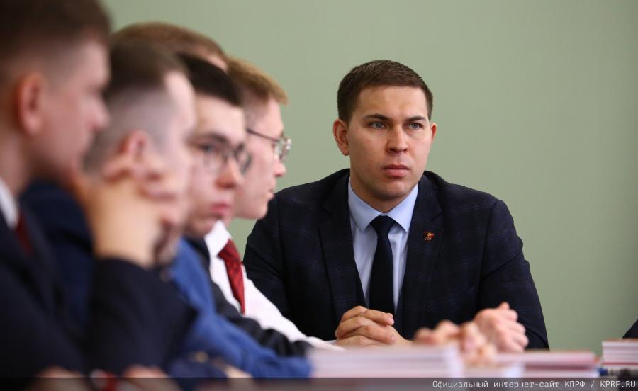 Геннадий Зюганов: «Либо фашизация целых стран и мировая война, либо движение к социализму!»
