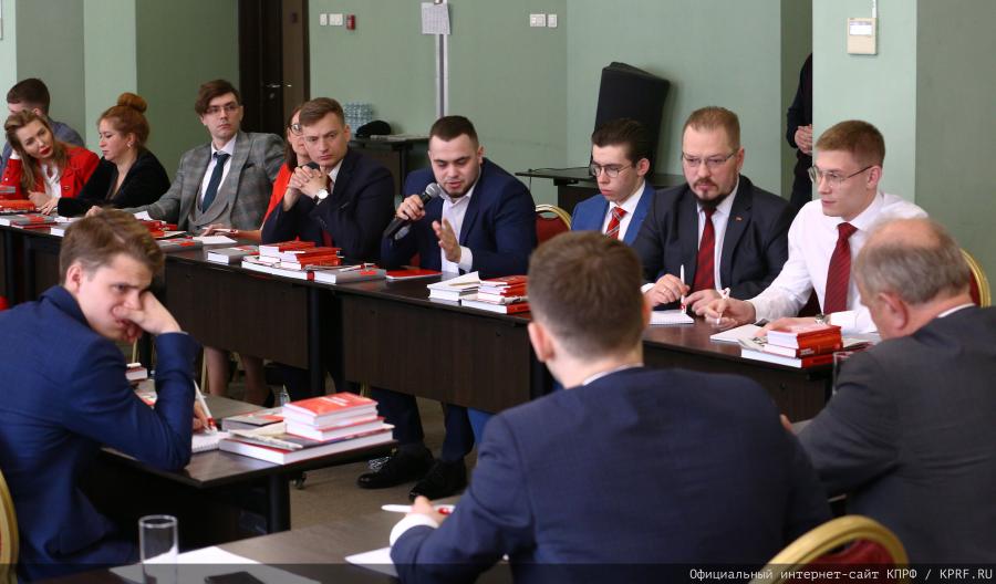 Геннадий Зюганов: «Либо фашизация целых стран и мировая война, либо движение к социализму!»