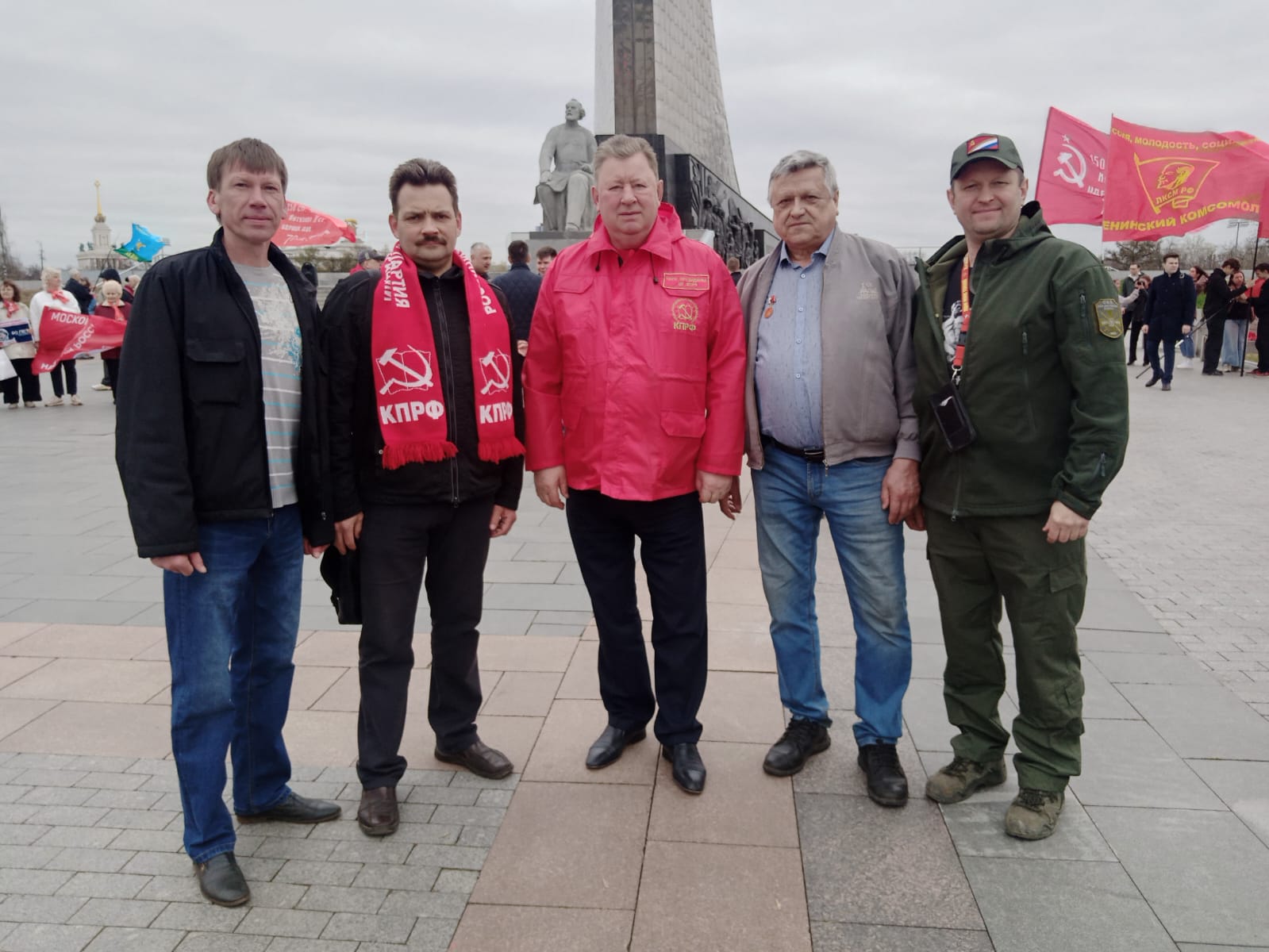 Акция левых сил ко Дню космонавтики