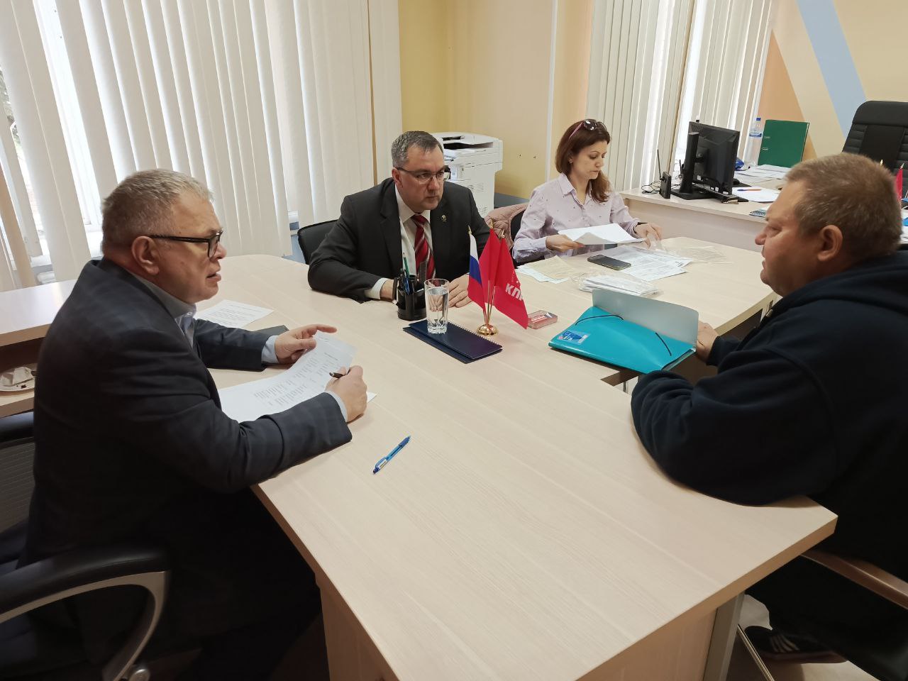 Руководитель фракции КПРФ в Мособлдуме Александр Наумов провел прием граждан в Ступине