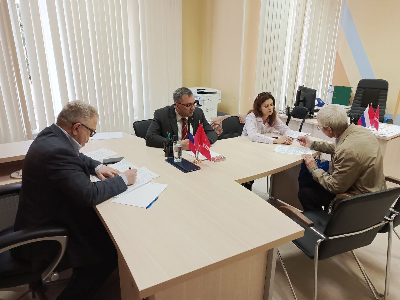 Руководитель фракции КПРФ в Мособлдуме Александр Наумов провел прием граждан в Ступине