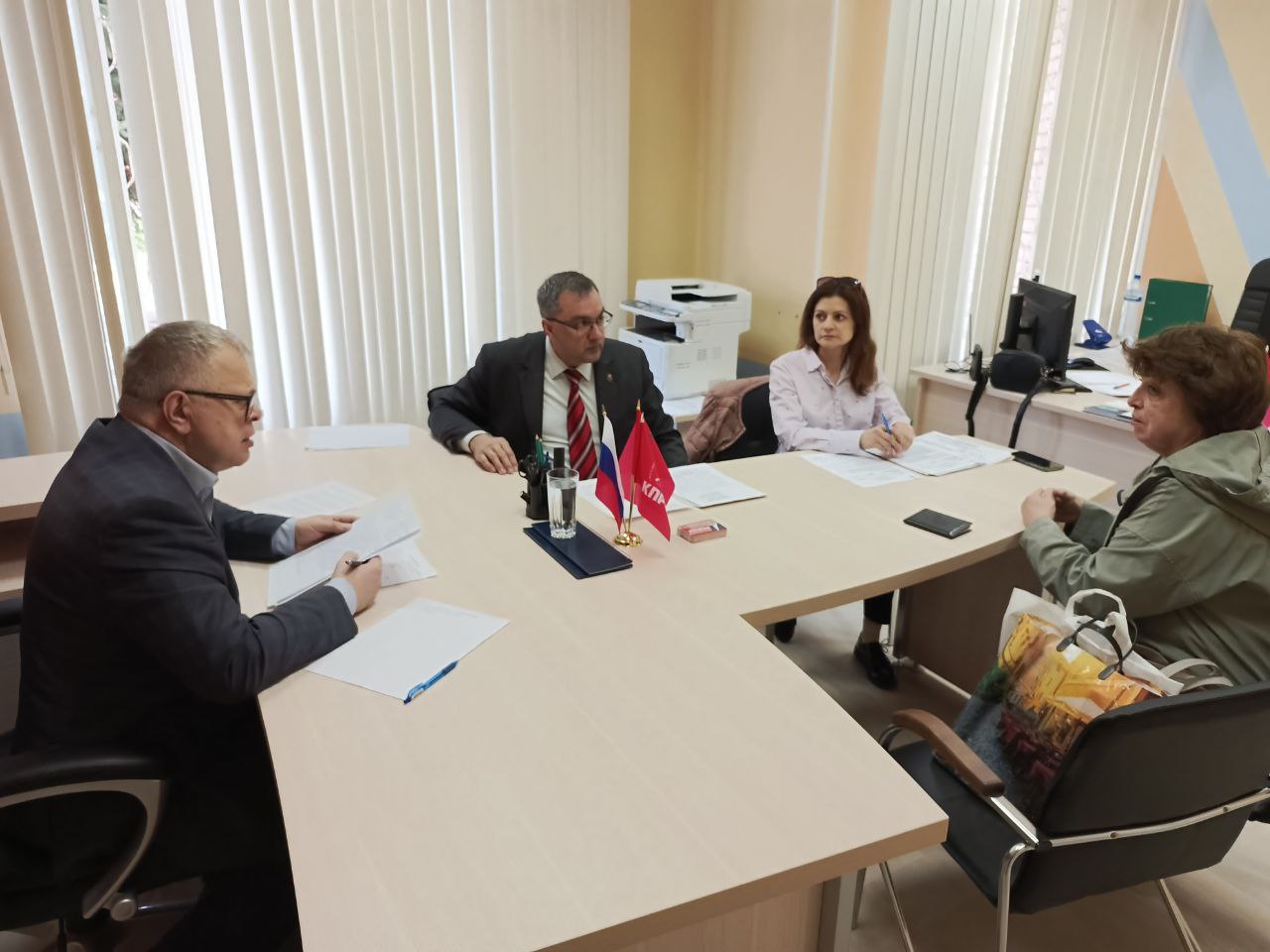 Руководитель фракции КПРФ в Мособлдуме Александр Наумов провел прием граждан в Ступине