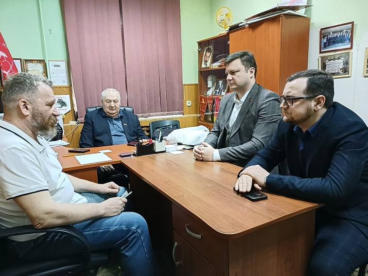 Красногорские коммунисты проводят фотовыставки