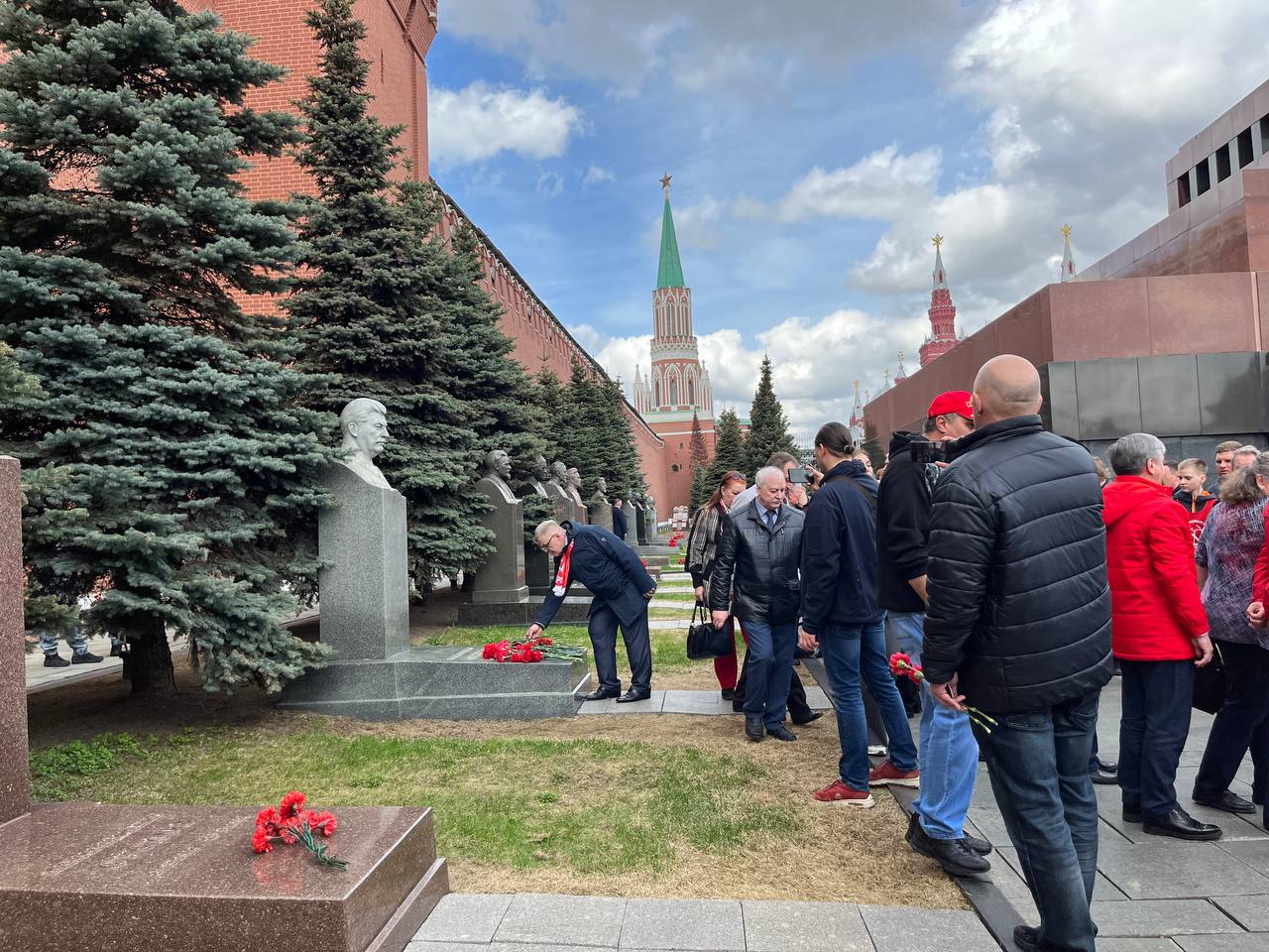 Возложение цветов к Мавзолею В.И. Ленина в 154-ю годовщину со Дня его рождения