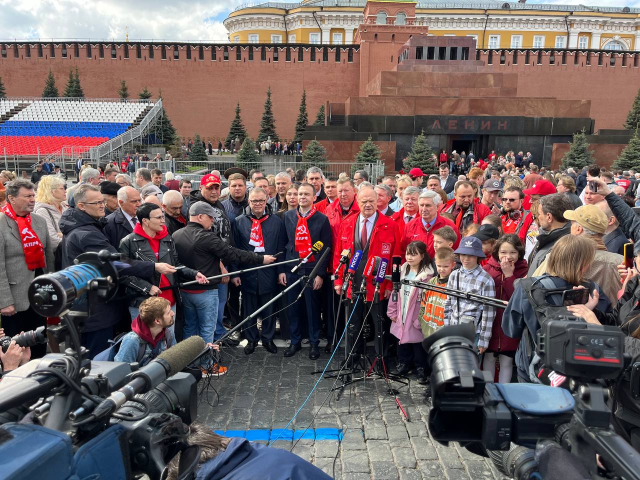 Возложение цветов к Мавзолею В.И. Ленина в 154-ю годовщину со Дня его рождения
