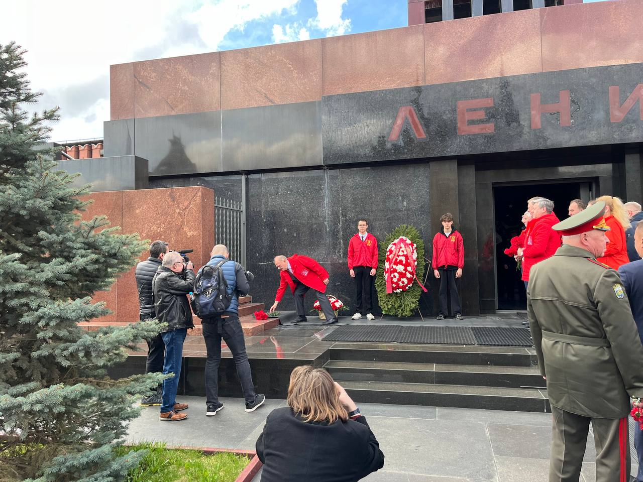 Возложение цветов к Мавзолею В.И. Ленина в 154-ю годовщину со Дня его рождения