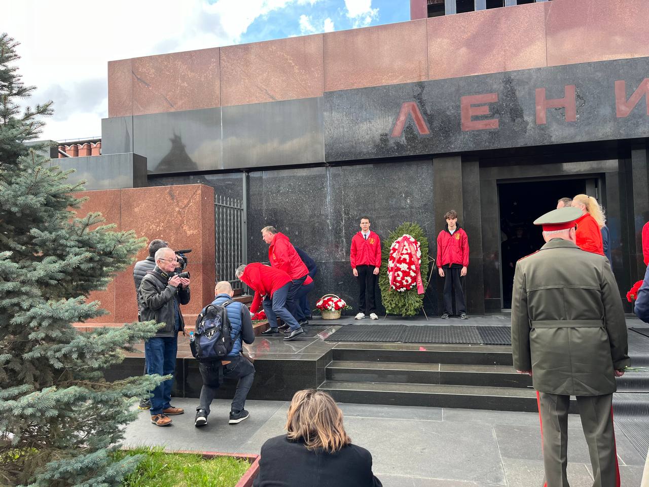 Возложение цветов к Мавзолею В.И. Ленина в 154-ю годовщину со Дня его рождения