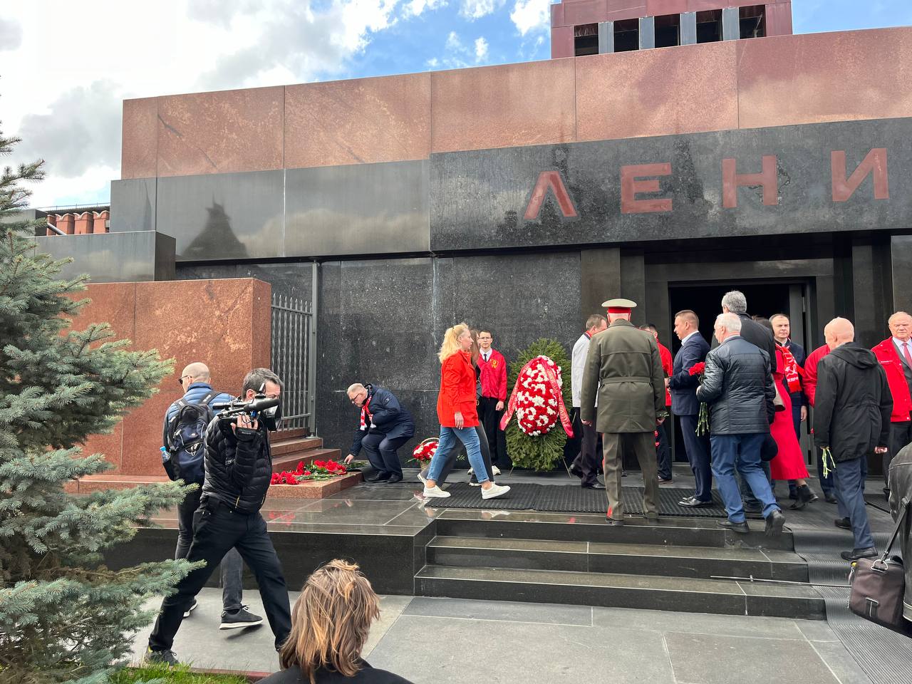 Возложение цветов к Мавзолею В.И. Ленина в 154-ю годовщину со Дня его рождения