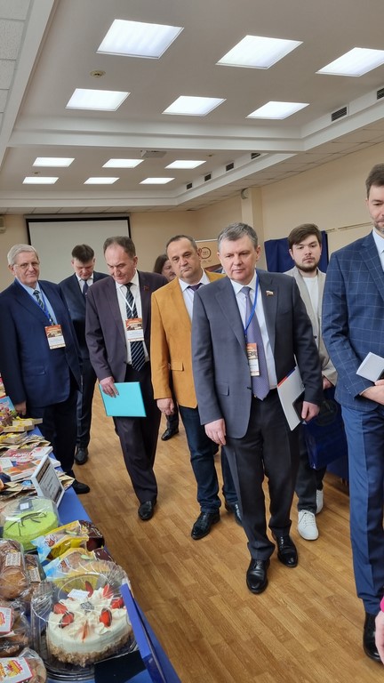 Депутат Государственной Думы Николай Васильев принял участие в Конференции «Кондитерские изделия XXI века»