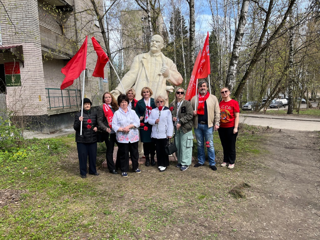 В Щёлково провели праздничные мероприятия с возложением цветов к памятникам В.И. Ленина