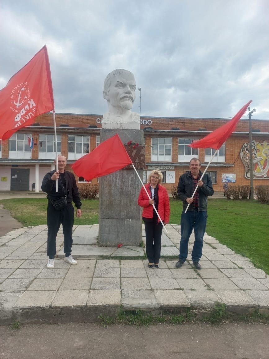 В Щёлково провели праздничные мероприятия с возложением цветов к памятникам В.И. Ленина