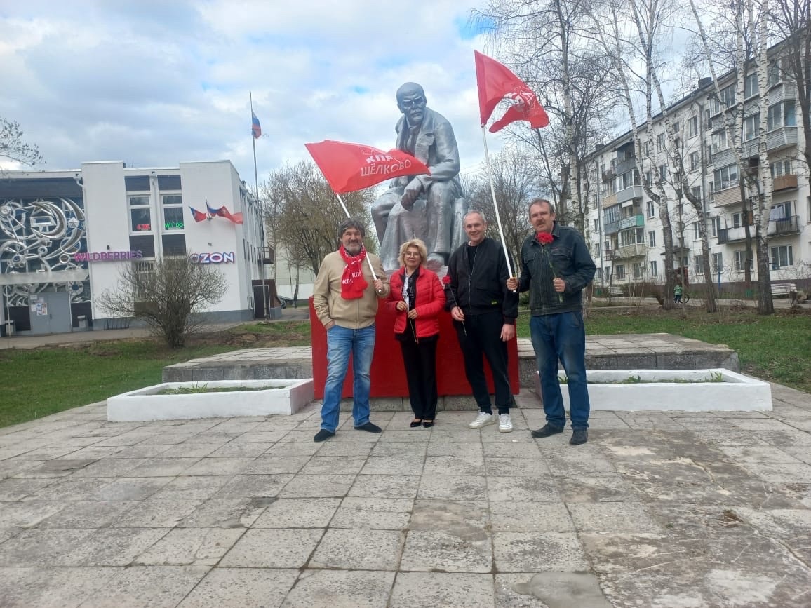 В Щёлково провели праздничные мероприятия с возложением цветов к памятникам В.И. Ленина
