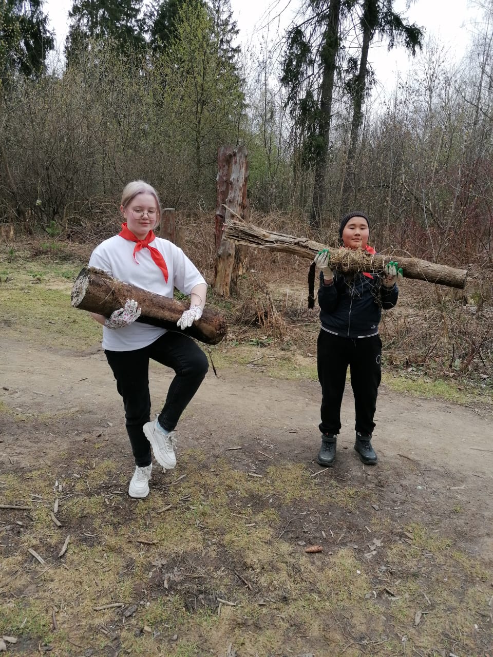 Коммунисты и пионеры города Королёва провели субботник
