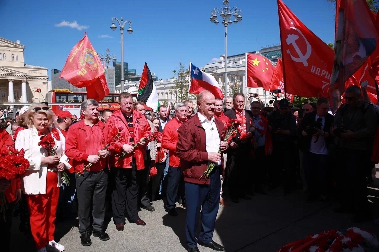 Мир, труд, май