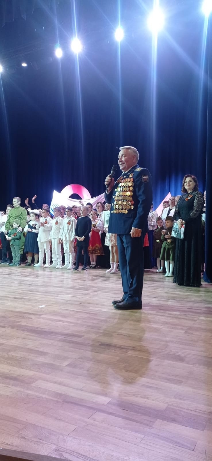 Мы будем помнить годы эти и через год, и через век!