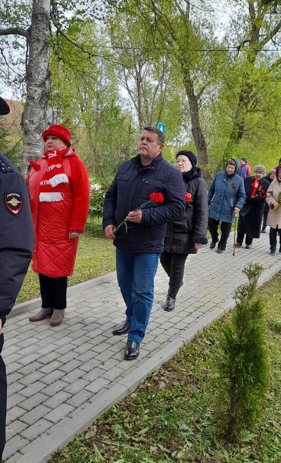 Коммунисты поздравили жителей д. Новое Лисино с Днем Победы