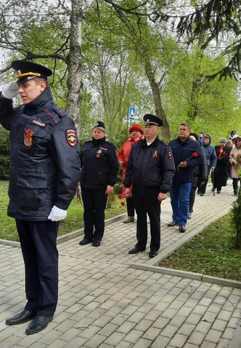 Коммунисты поздравили жителей д. Новое Лисино с Днем Победы
