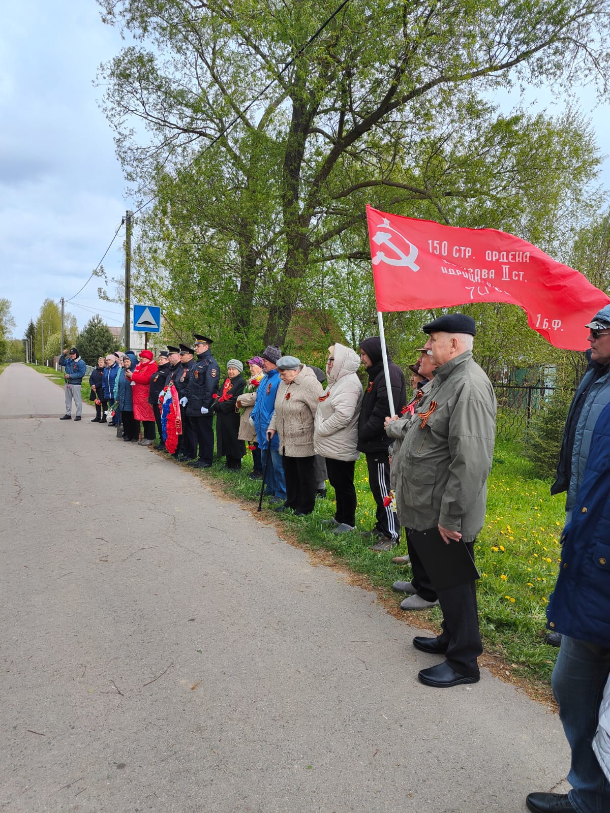 Коммунисты поздравили жителей д. Новое Лисино с Днем Победы