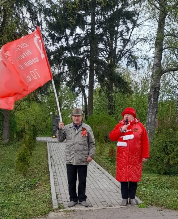 Коммунисты поздравили жителей д. Новое Лисино с Днем Победы