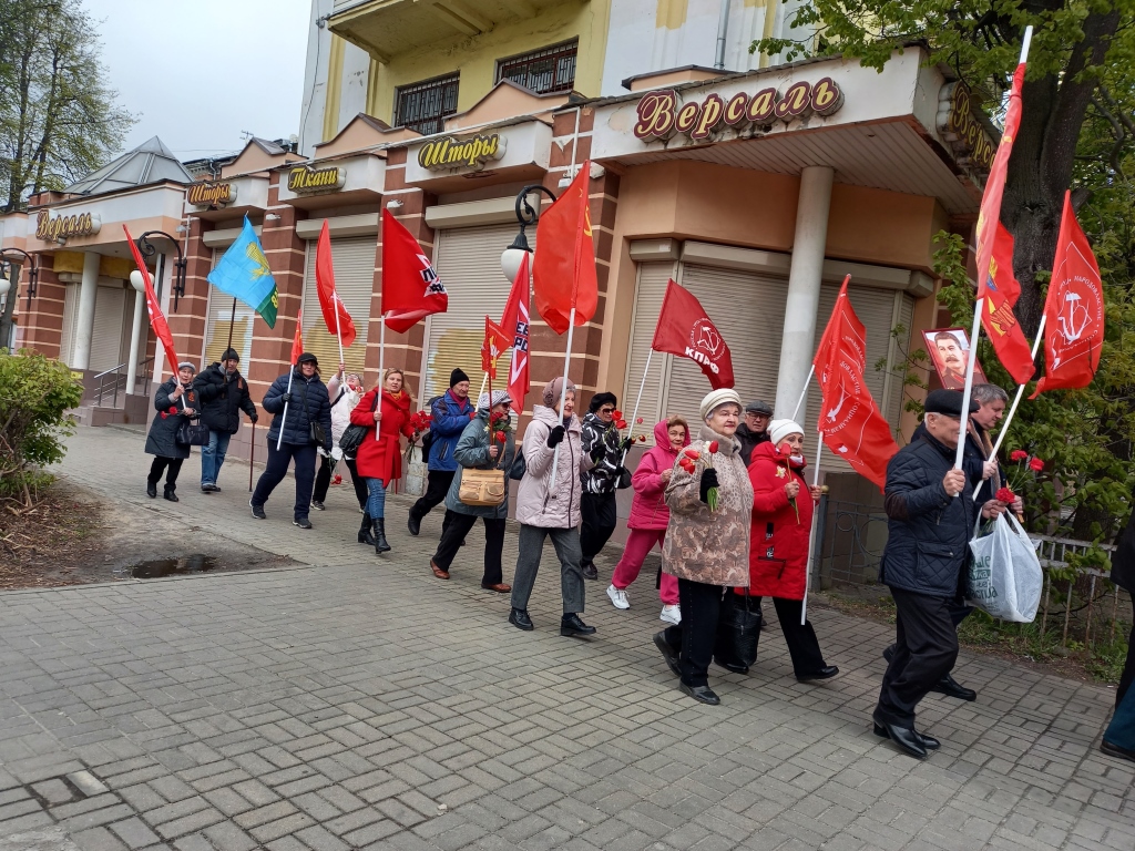 Возложение цветов Электростальским ГК КПРФ