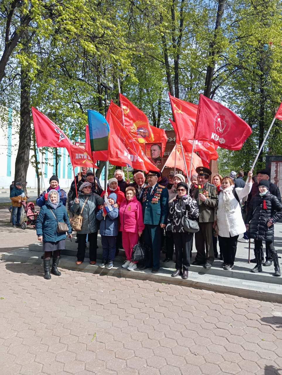 Возложение цветов Электростальским ГК КПРФ
