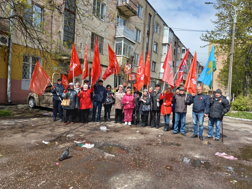 Возложение цветов Электростальским ГК КПРФ