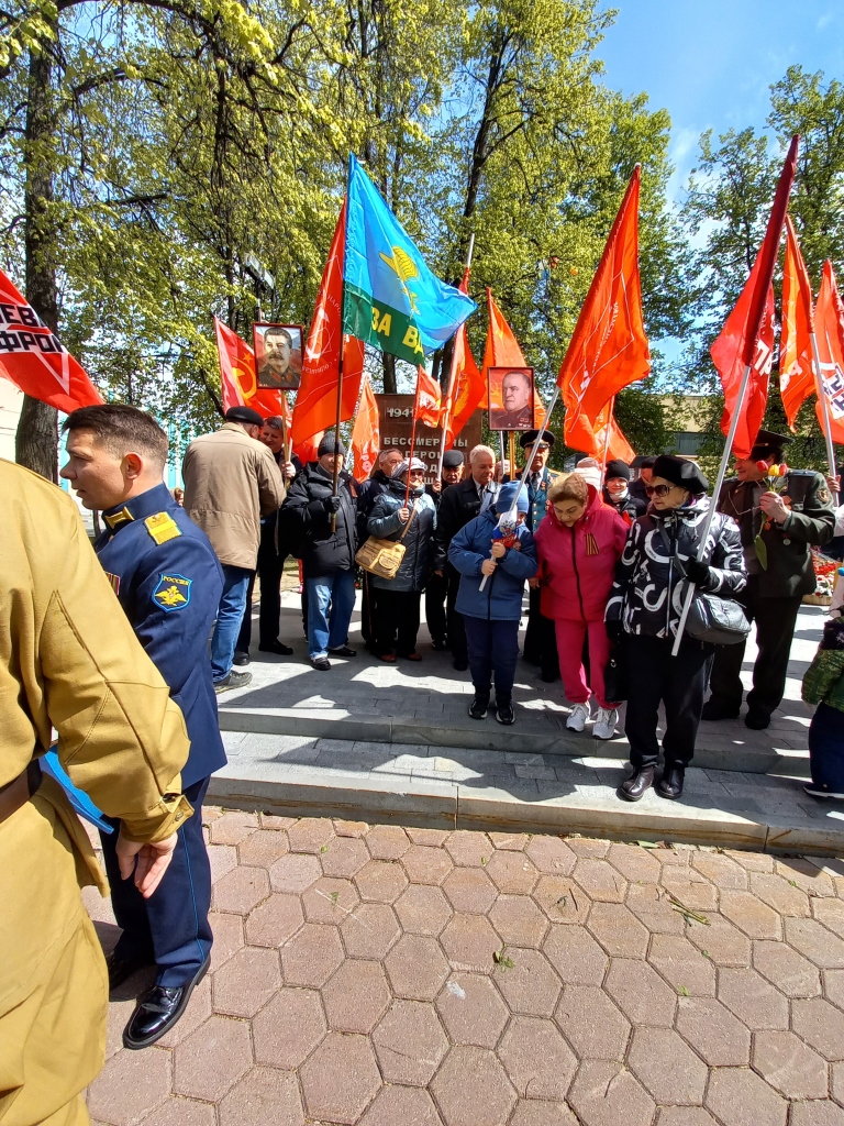 Возложение цветов Электростальским ГК КПРФ