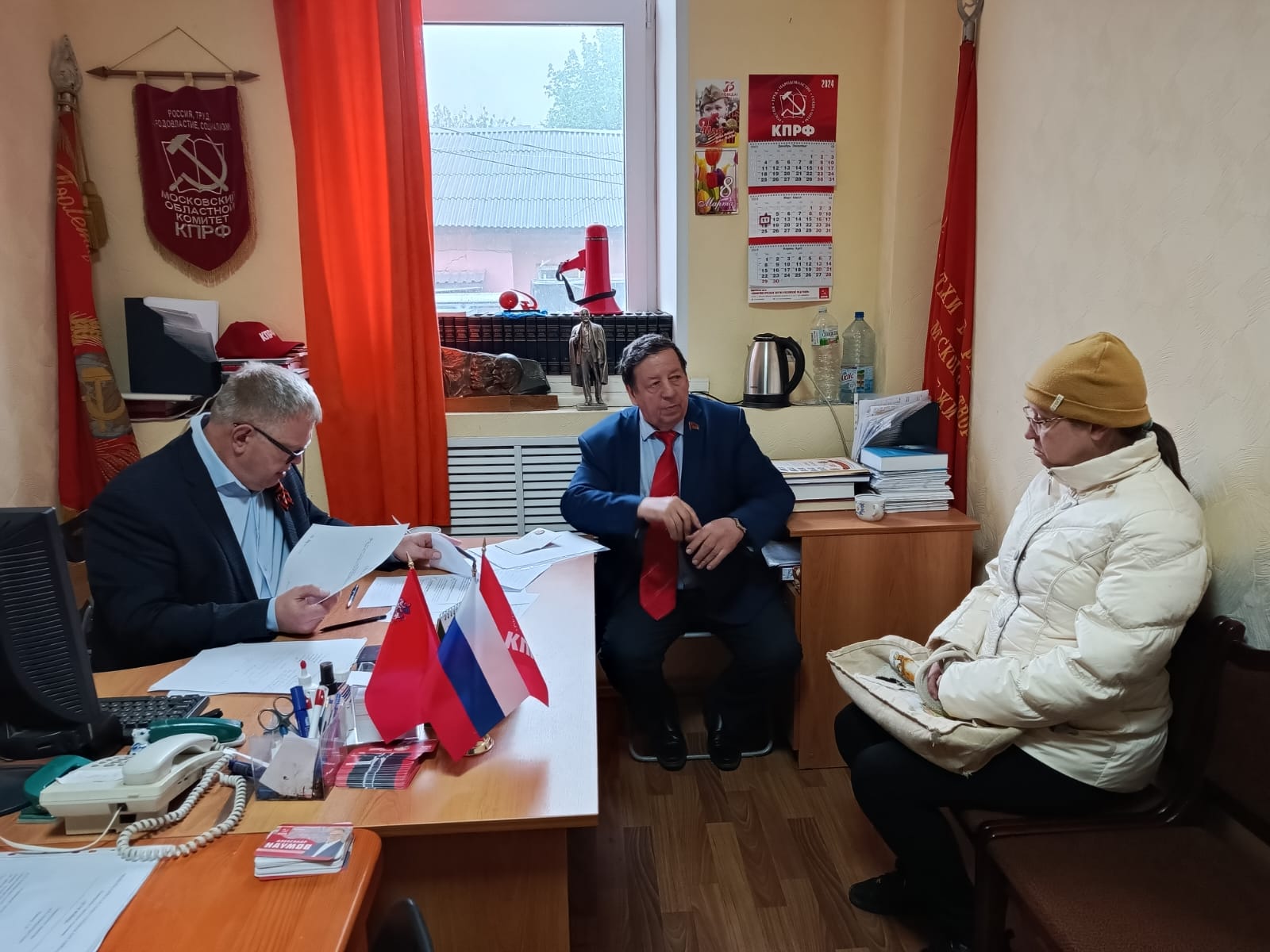 Руководитель фракции КПРФ в Мособлдуме Александр Наумов провел прием граждан в Кашире