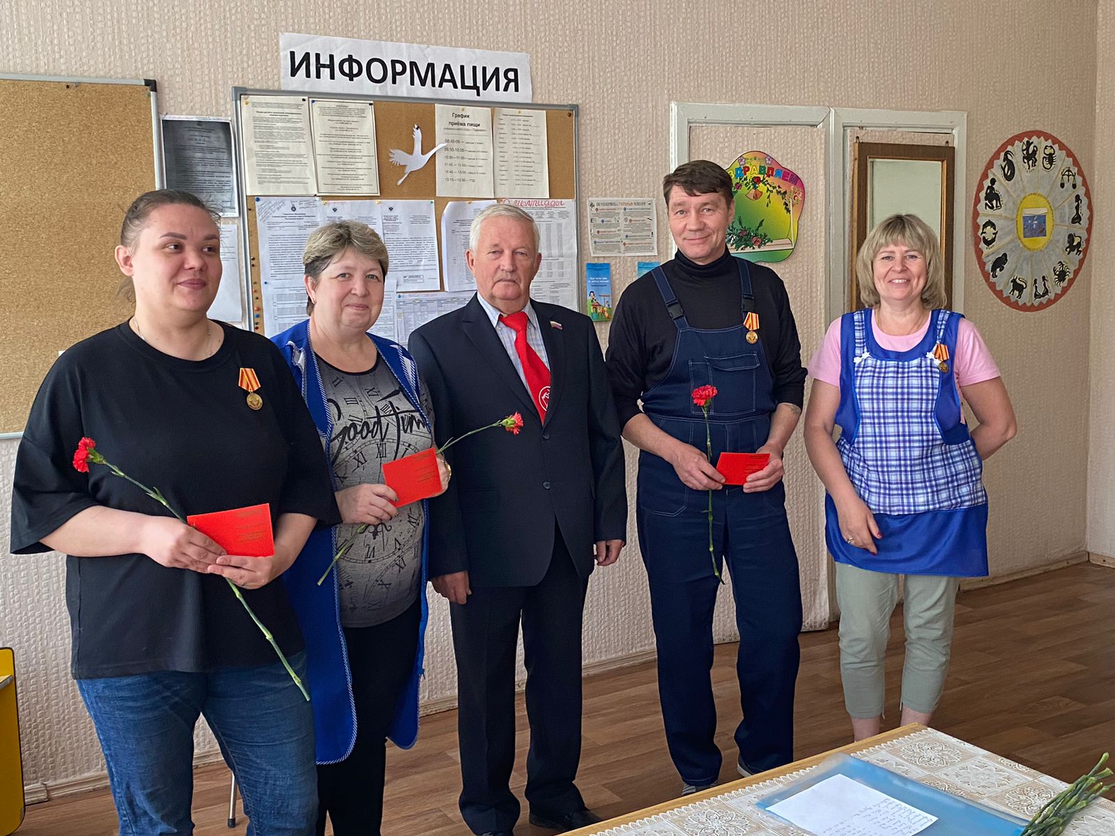 Воскресенские коммунисты благодарят педагогов