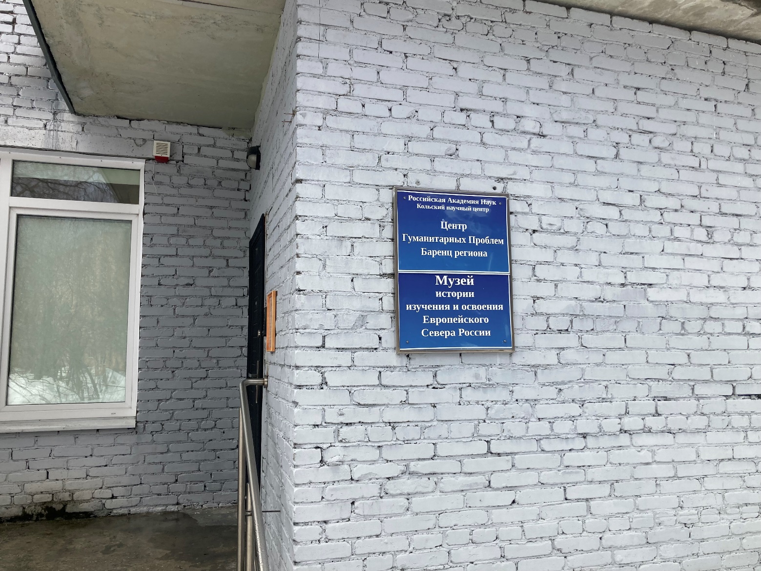 Креативная презентация серого моногорода