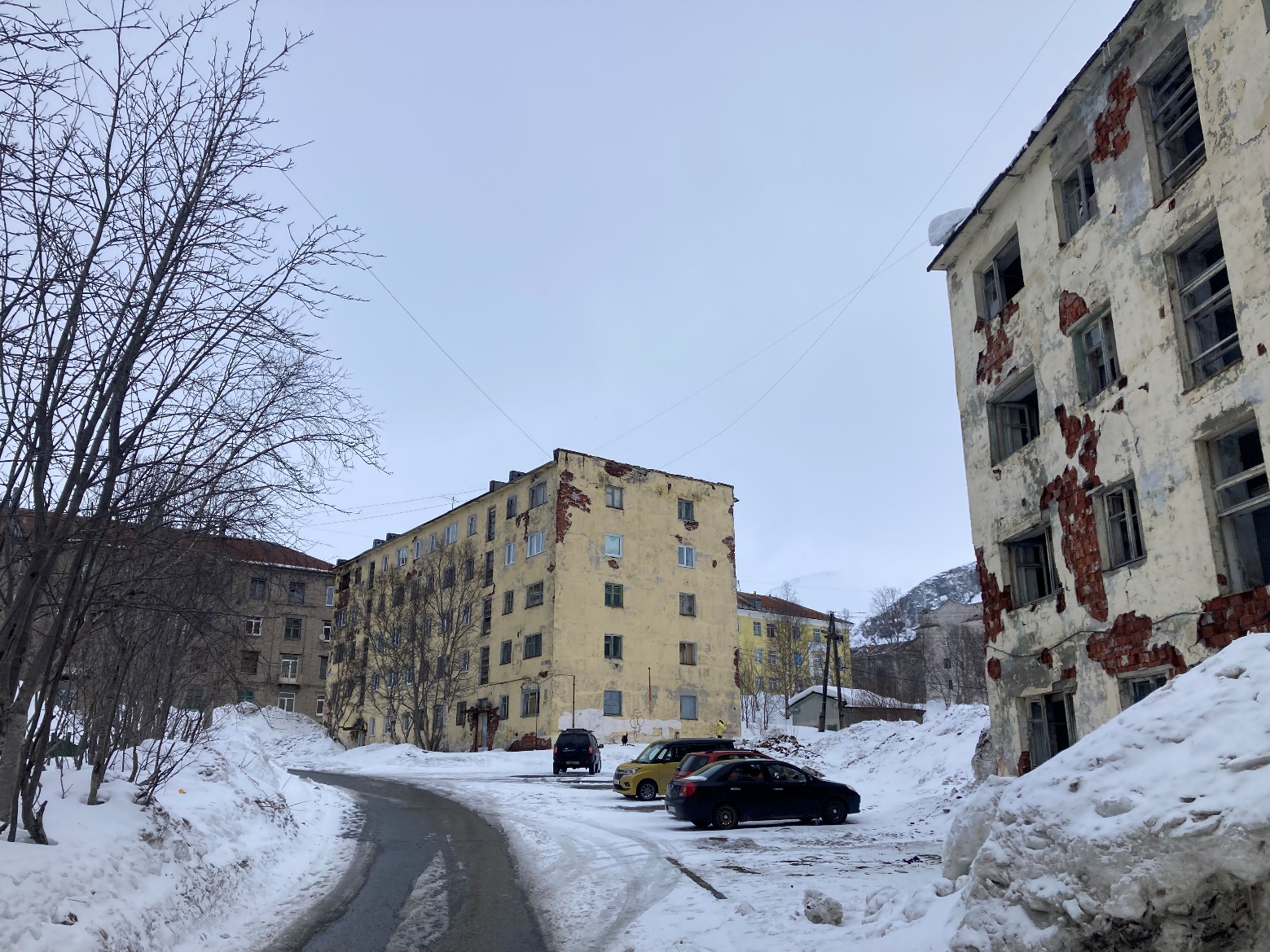 Креативная презентация серого моногорода