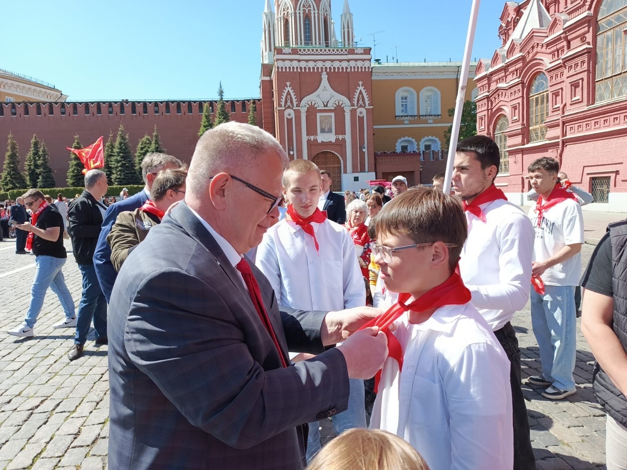 Руководитель фракции КПРФ в Мособлдуме Александр Наумов: Мы все были пионерами и передадим подрастающему поколению любовь к нашей великой Родине – России!