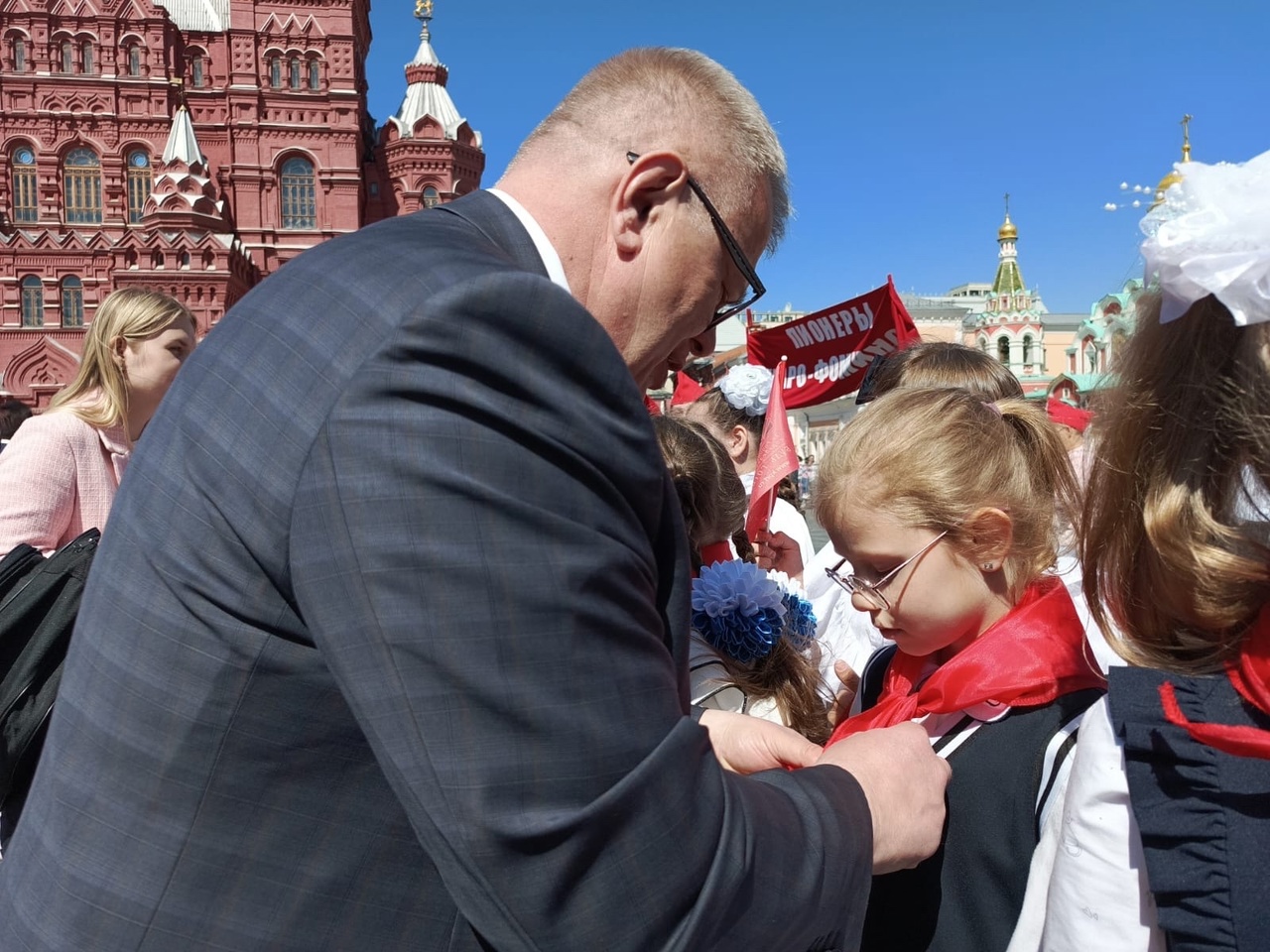 Руководитель фракции КПРФ в Мособлдуме Александр Наумов: Мы все были пионерами и передадим подрастающему поколению любовь к нашей великой Родине – России!