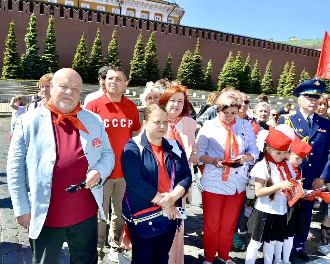 Коломенские пионеры на Красной площади вступили в ряды пионерии