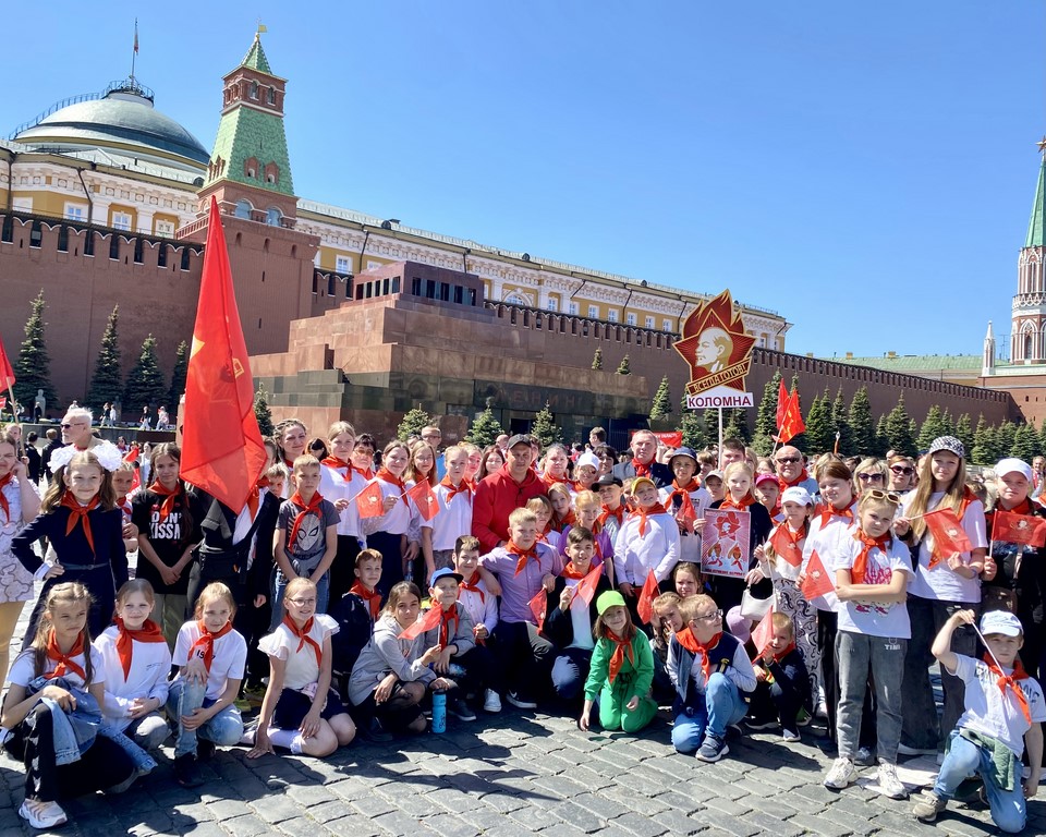 Коломенские пионеры на Красной площади вступили в ряды пионерии