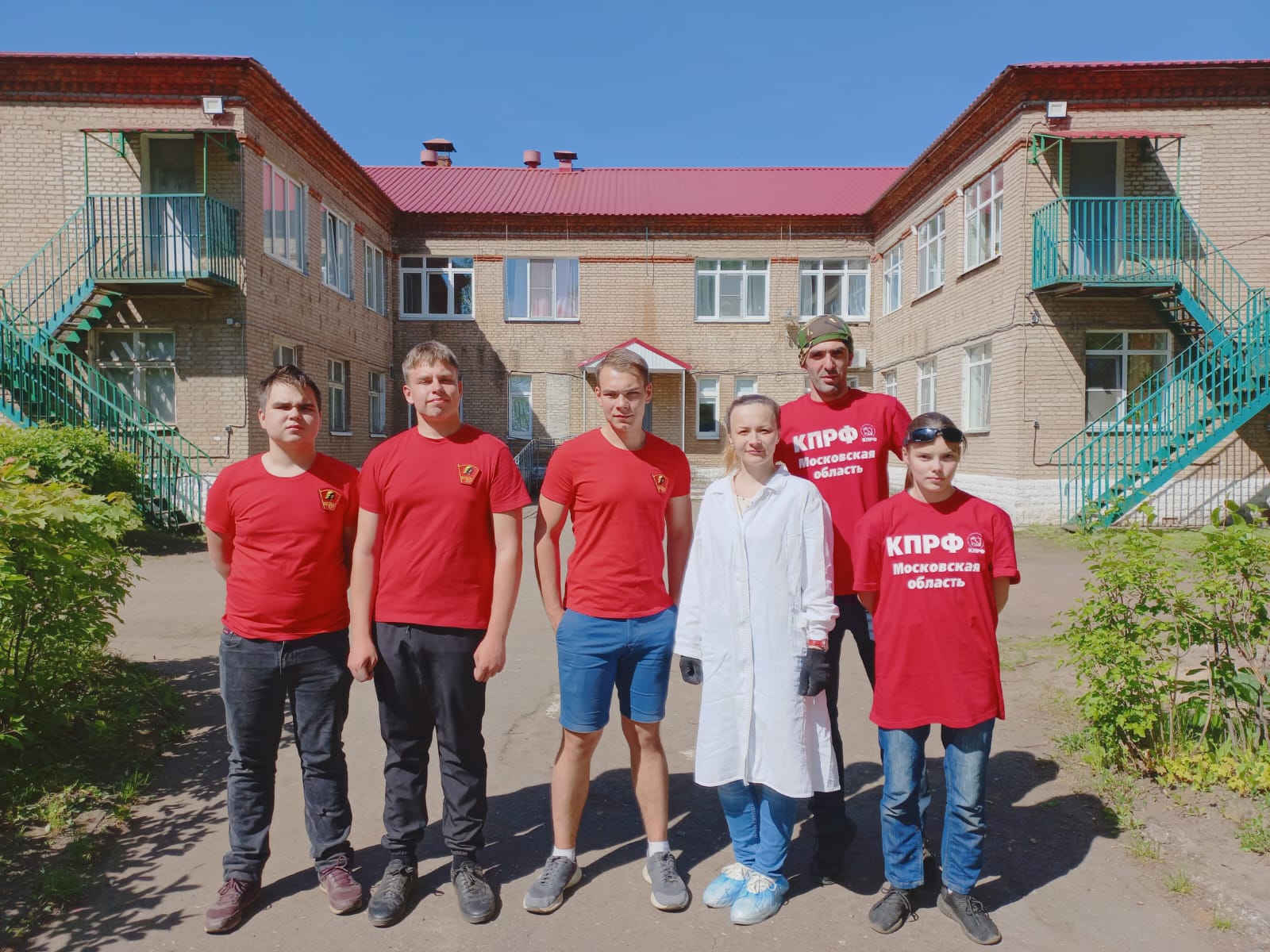 Королёвские комсомольцы провели субботник в Королёвском детском центре «Забота»