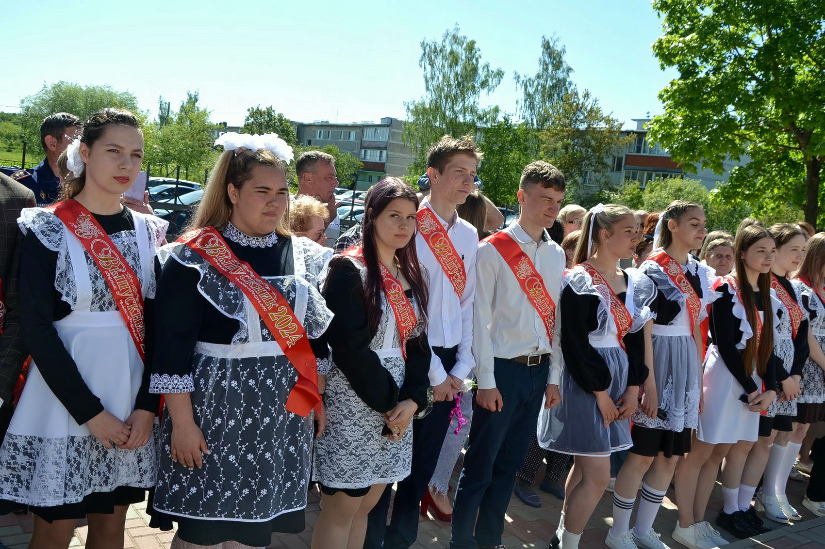 По поручению руководителя фракции КПРФ в Мособлдуме Александра Наумова поздравили школьников в Коломне