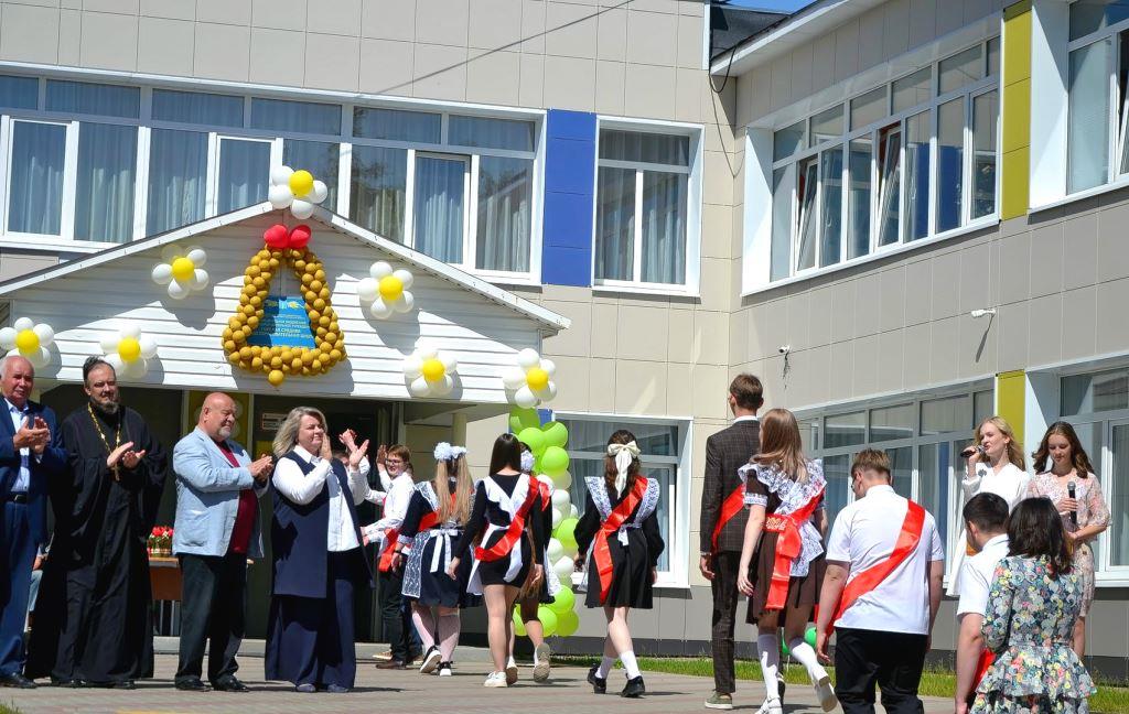 По поручению руководителя фракции КПРФ в Мособлдуме Александра Наумова поздравили школьников в Коломне