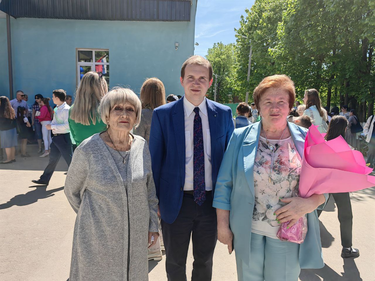 Поздравление выпускников МБОУ Петровской школы