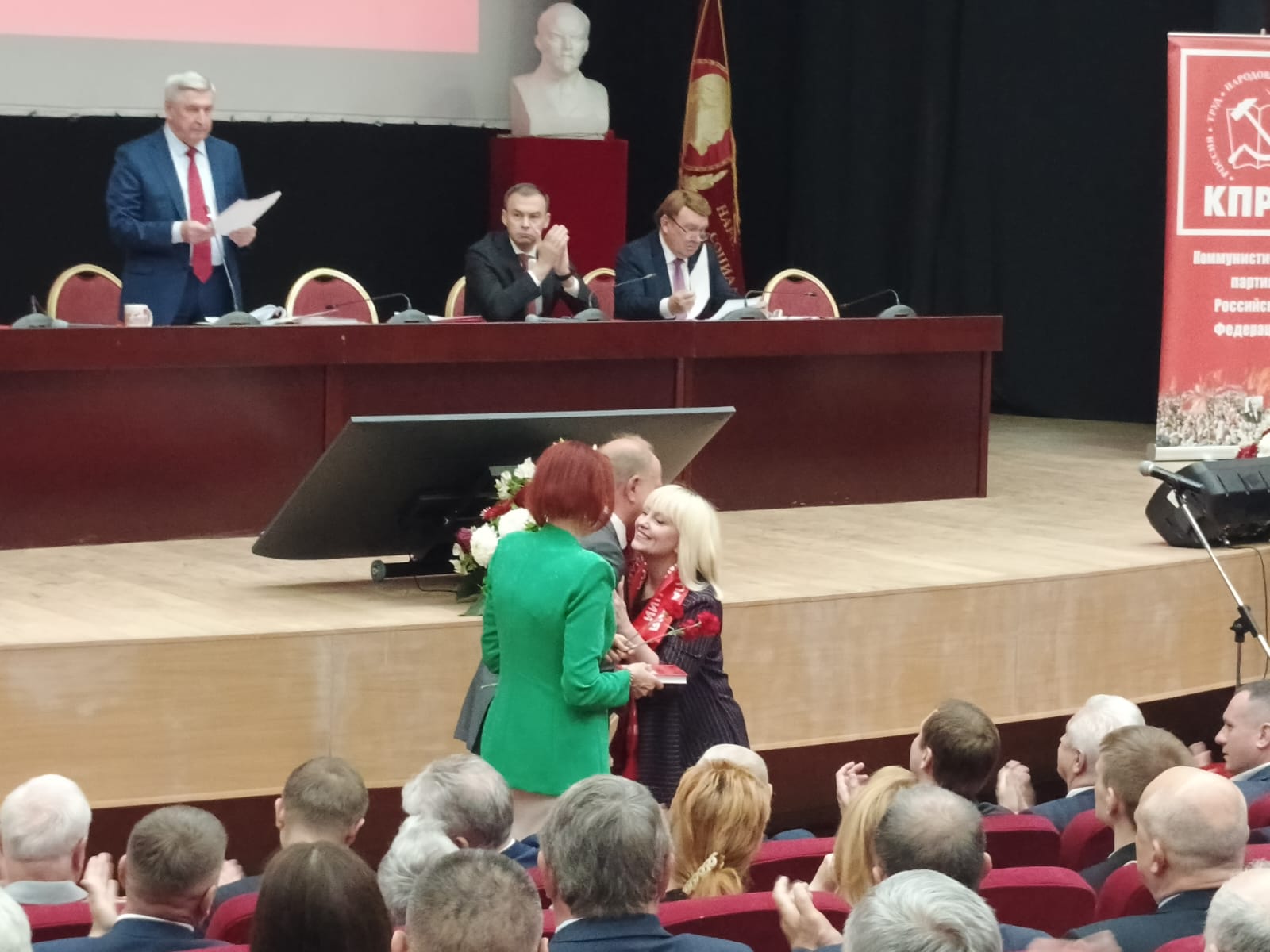 Красногорские коммунисты приняли в свои ряды новых товарищей на Пленуме ЦК КПРФ