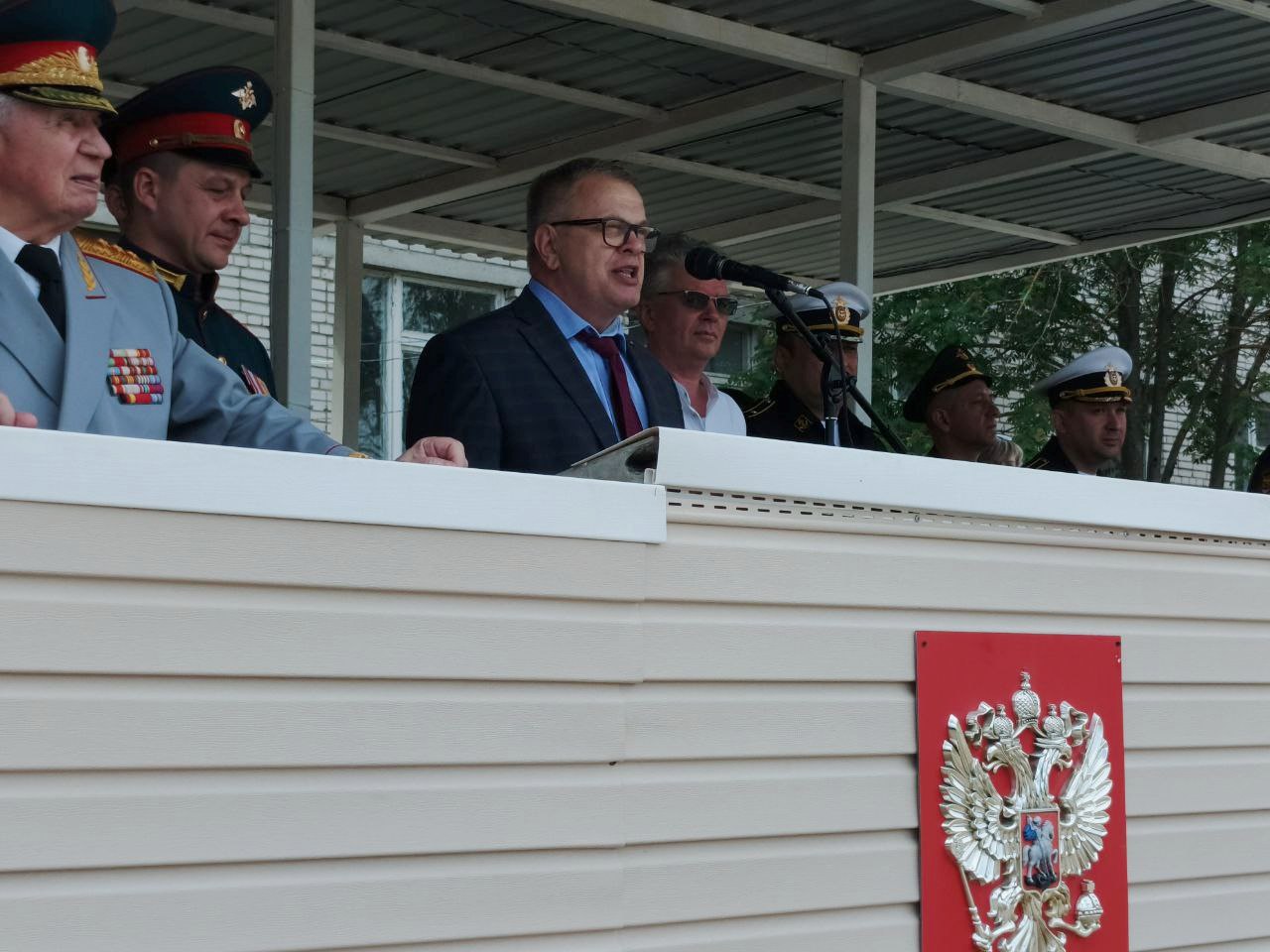 Руководитель фракции КПРФ в Мособлдуме Александр Наумов поздравил воинов-связистов с Днем части