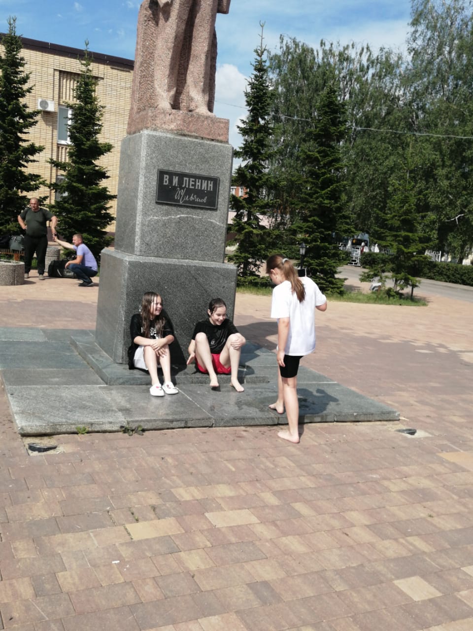 Рабочий день депутатов-коммунистов