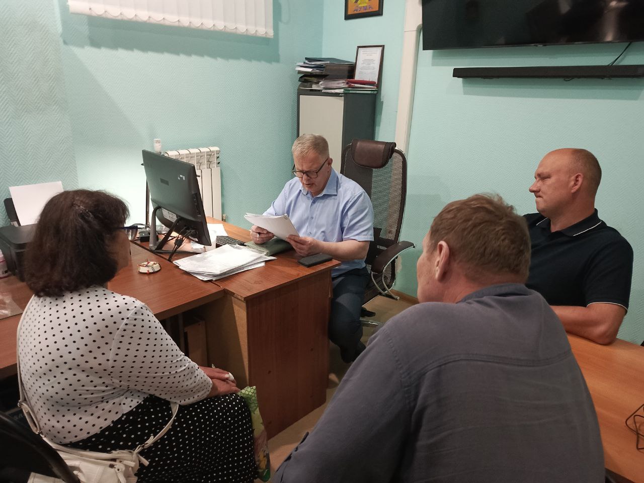 Руководитель фракции КПРФ в Мособлдуме Александр Наумов провел прием граждан в Озёрах