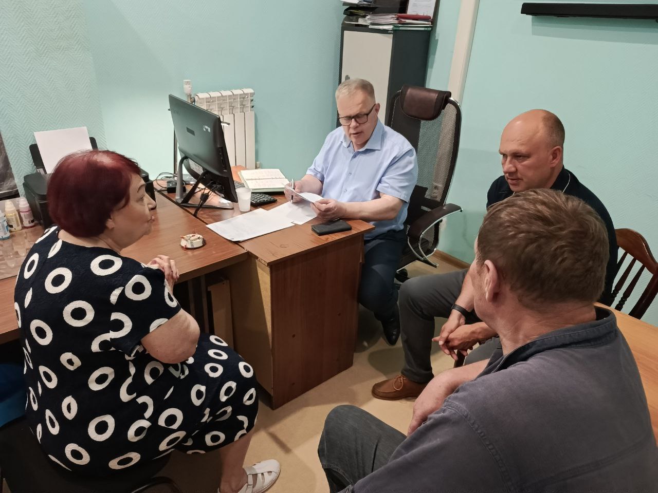 Руководитель фракции КПРФ в Мособлдуме Александр Наумов провел прием граждан в Озёрах