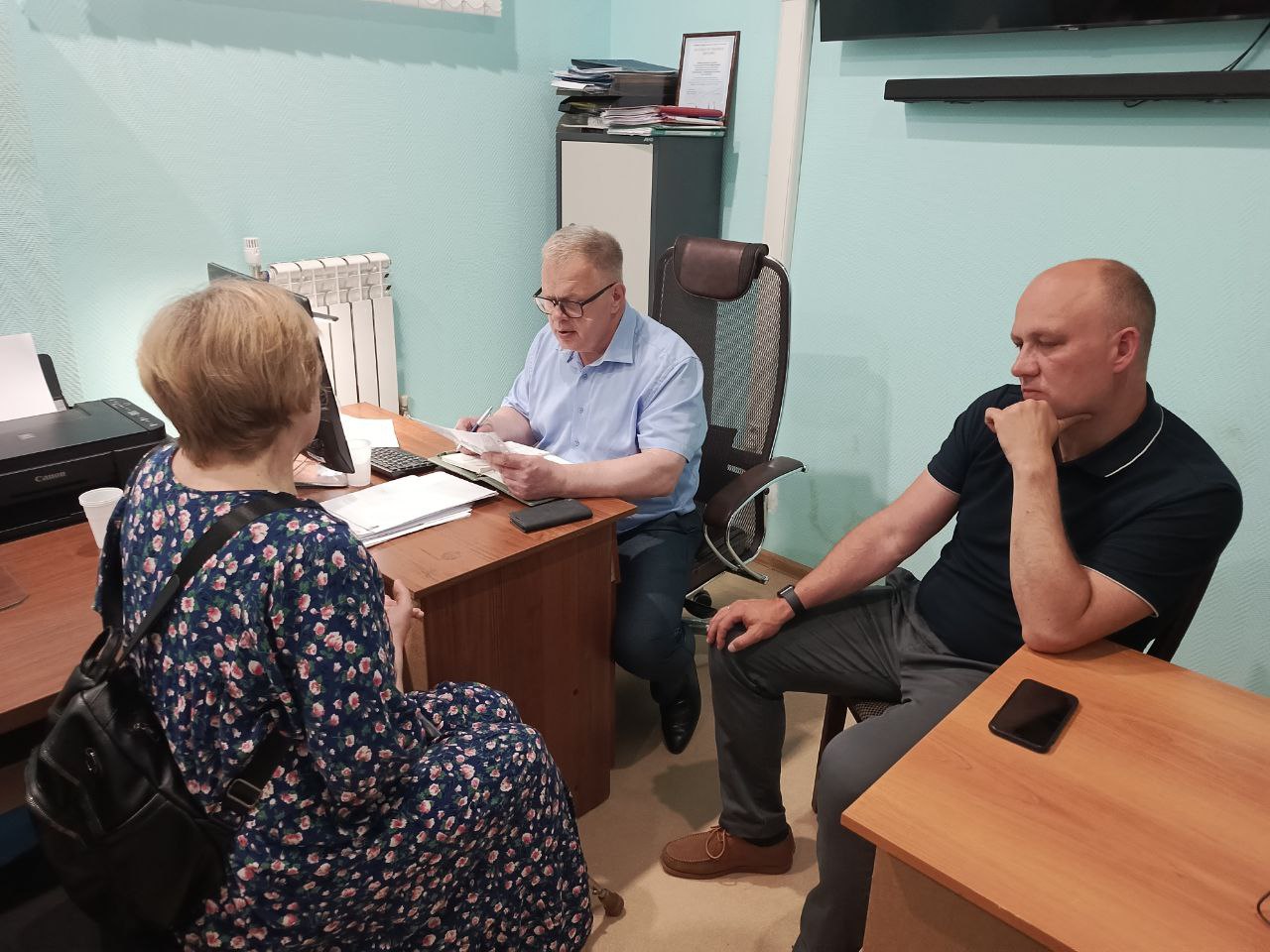 Руководитель фракции КПРФ в Мособлдуме Александр Наумов провел прием граждан в Озёрах