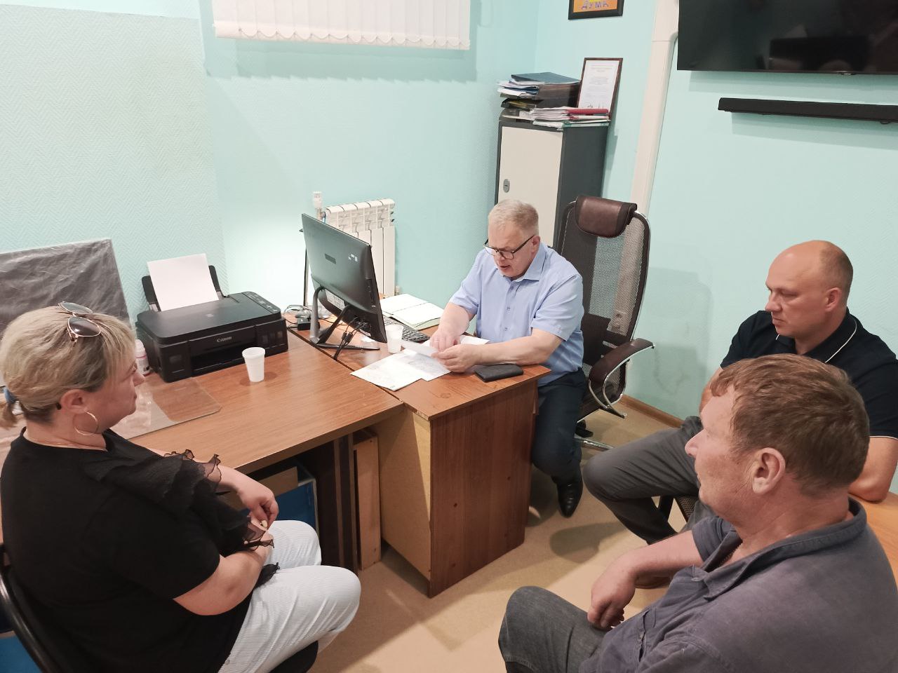 Руководитель фракции КПРФ в Мособлдуме Александр Наумов провел прием граждан в Озёрах