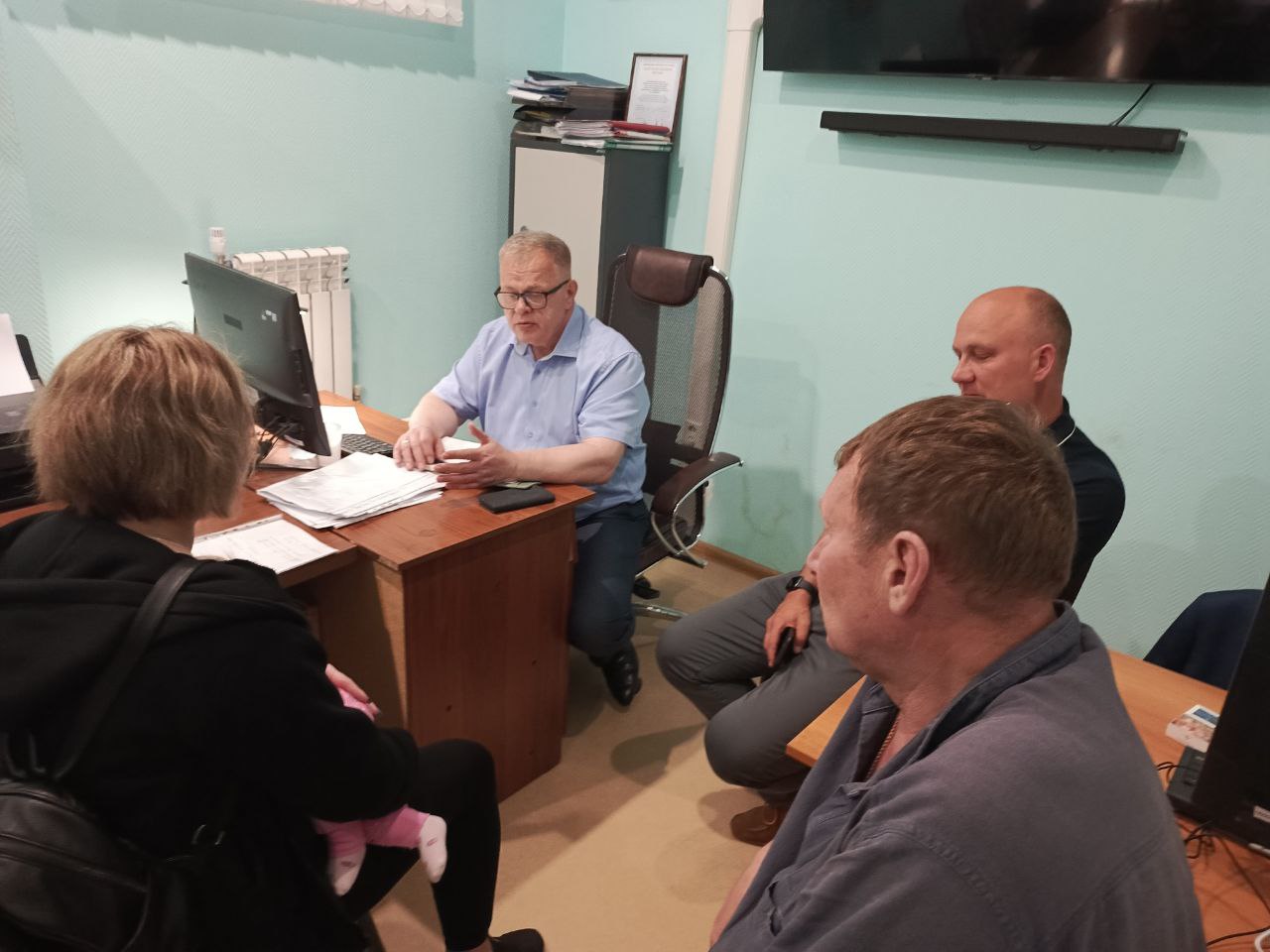 Руководитель фракции КПРФ в Мособлдуме Александр Наумов провел прием граждан в Озёрах